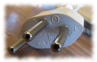 Schweizer Stecker sind dreipolig.
