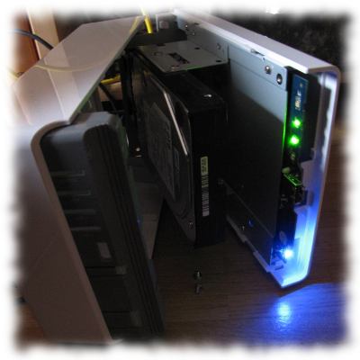 Die um eine HD beraubten Innereien der Synology DiskStation.