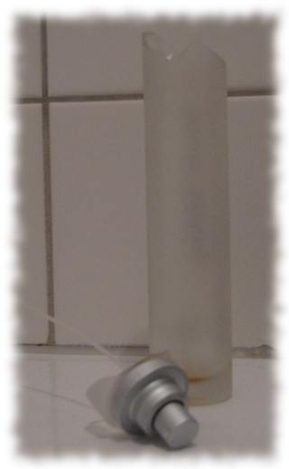 Zerbrochene Flasche Klowasser.