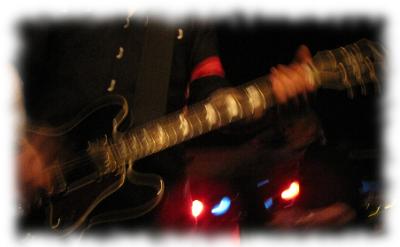 Ausschnitt Gitarre/Justin Greaves.