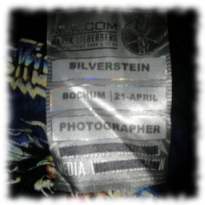 Presse- bzw. Photographenaufkleber auf T-Shirt.
