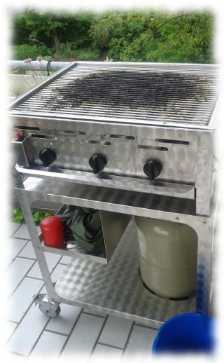 Der Grill am morgen nach der Party.