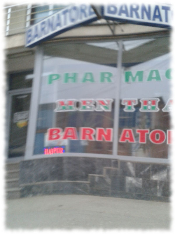 Typische Apotheke, hier in Gjilan/Kosovo.