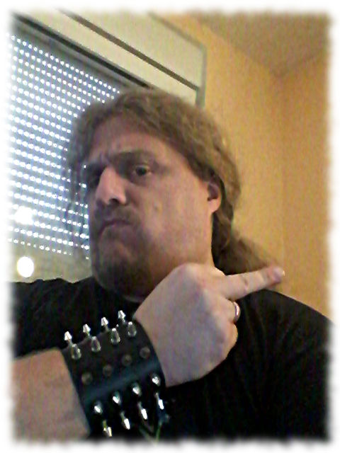 Ulf zeigt den Stinkefinger.