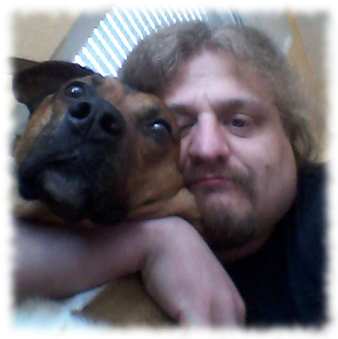 Bruno und ich kuscheln.