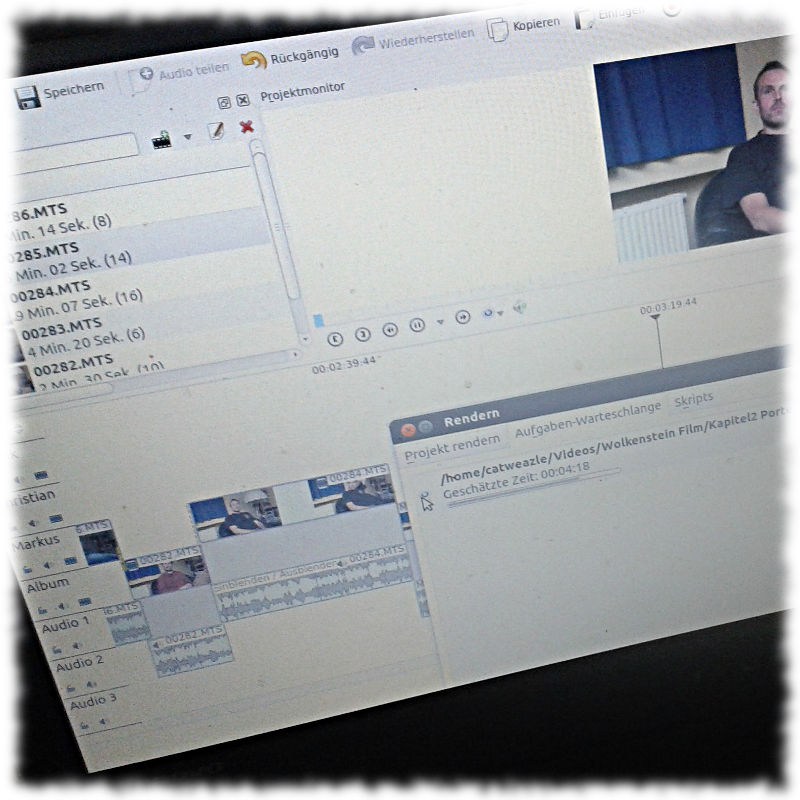 Der Bildschirm meies virtuellen Schneidetisches KDEnlive beim rendern.