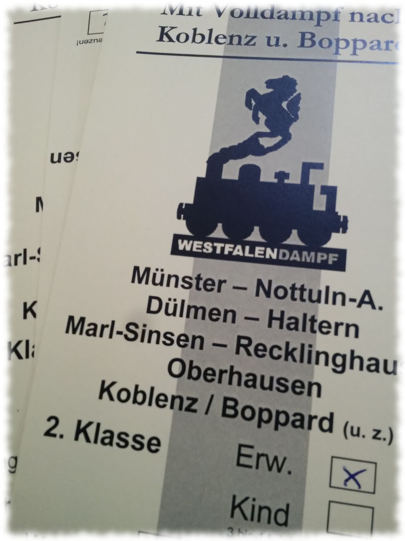 Fahrkahrte fr einen historischen Zug mit Dampflokomotive.