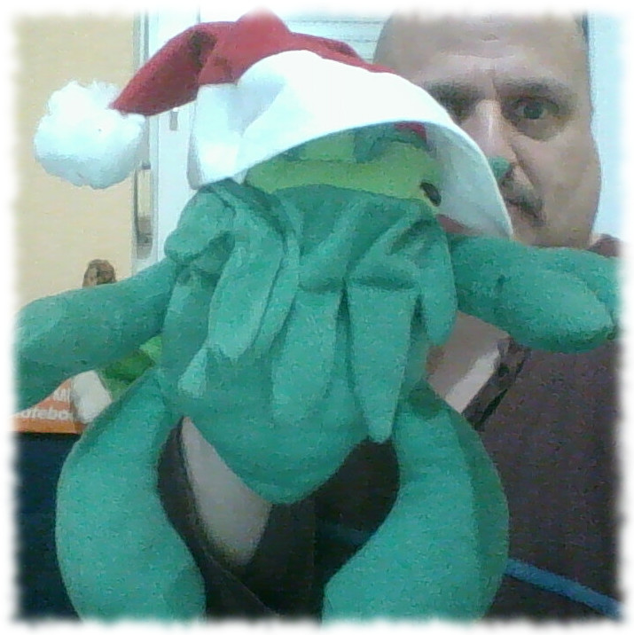 Cthulhu-Handpuppe mit Nikolausmtze