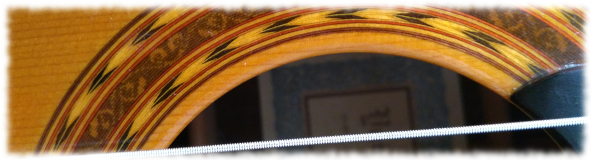 Ausschnitt Schalloch und Rosette