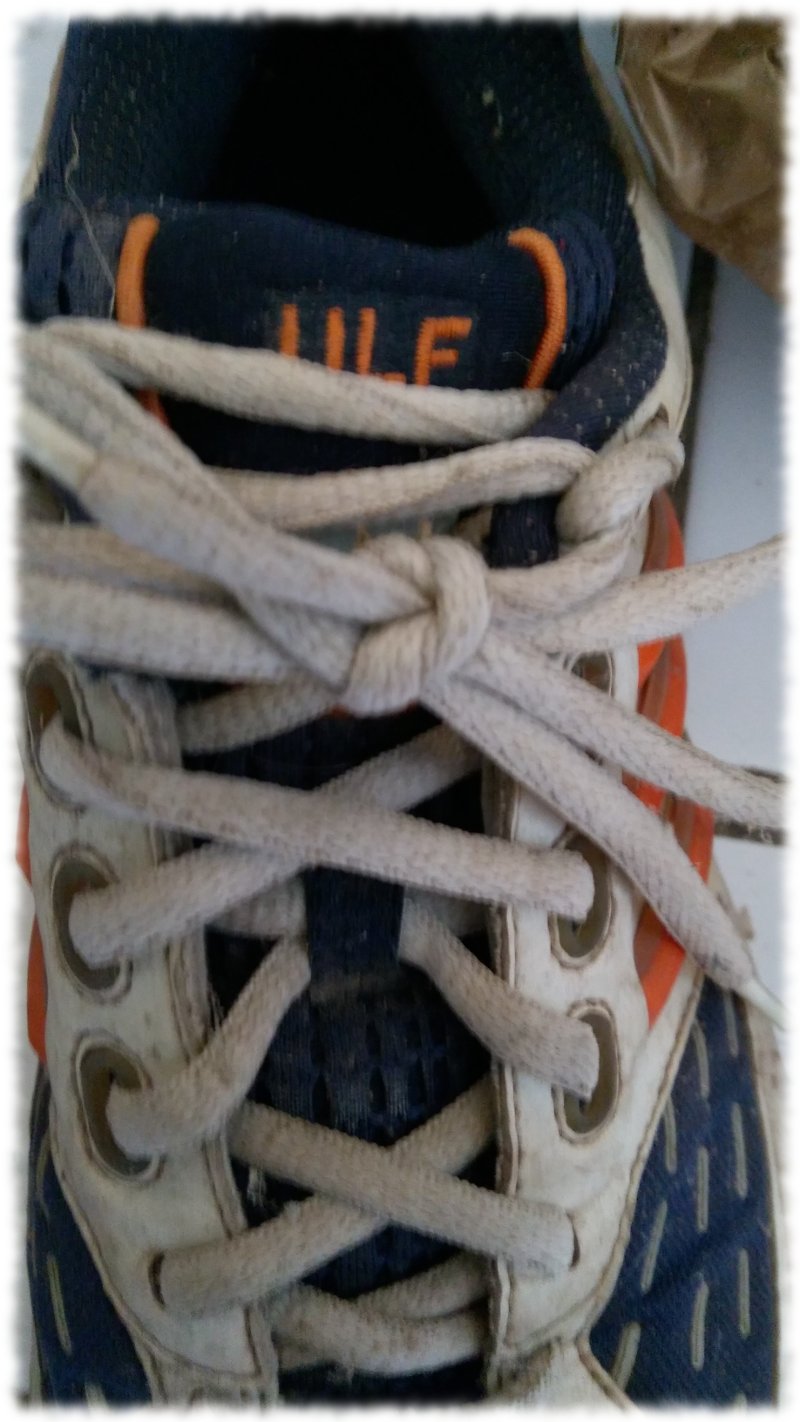 Laufschuh mit mit Ulf bestickter Zunge.