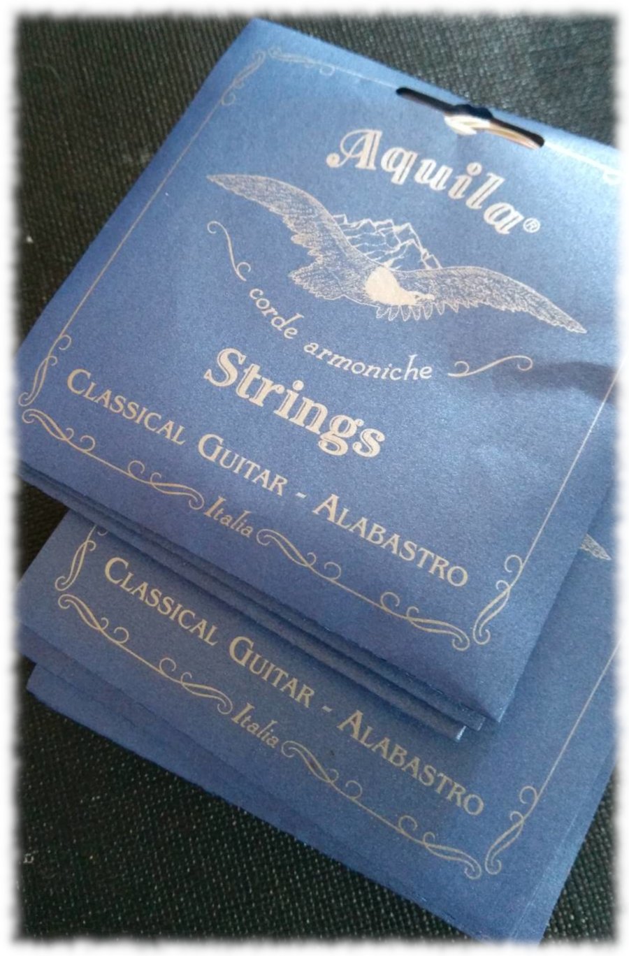 Stapel verpackter Gitarrensaiten