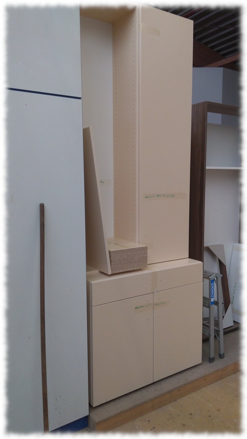 Von mir vor einiger Zeit zusammengesetzter Schrank.