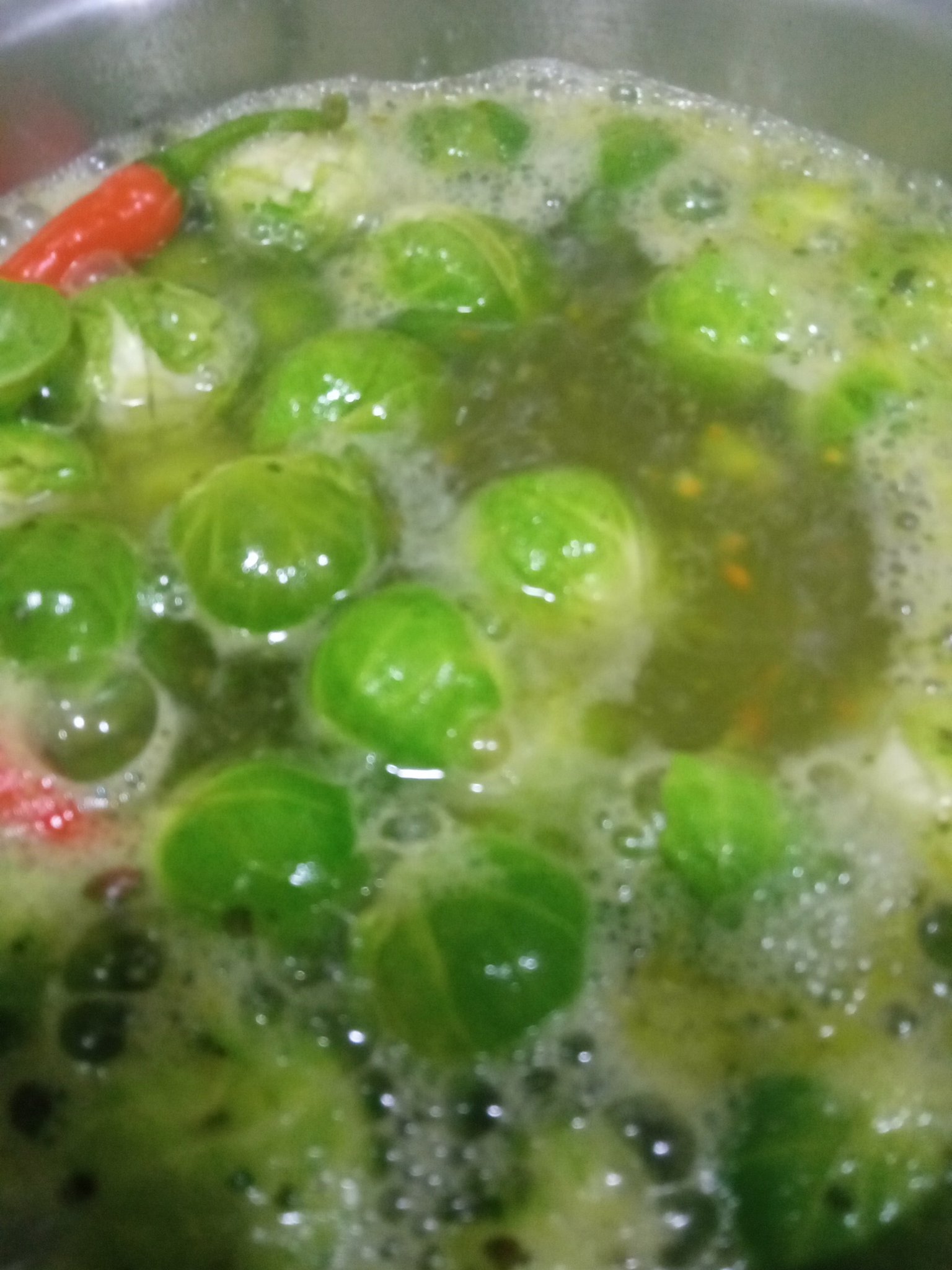 Rosenkohl im Kochwasser
