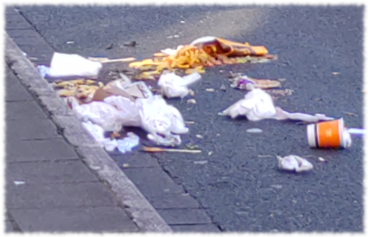 Mll und Kotze m Samstagmorgen in Mnsters Innenstadt Haltestelle Blt)