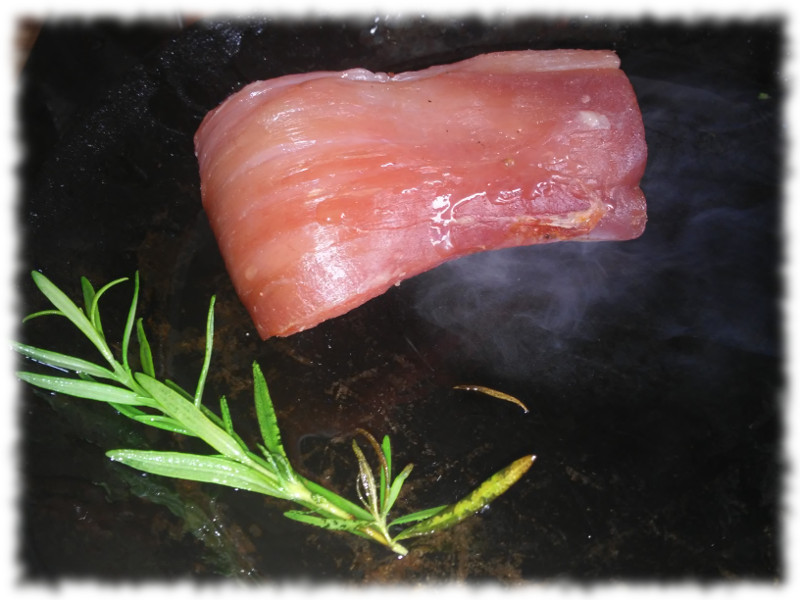 Filet in der Pfanne mit Rosmarien