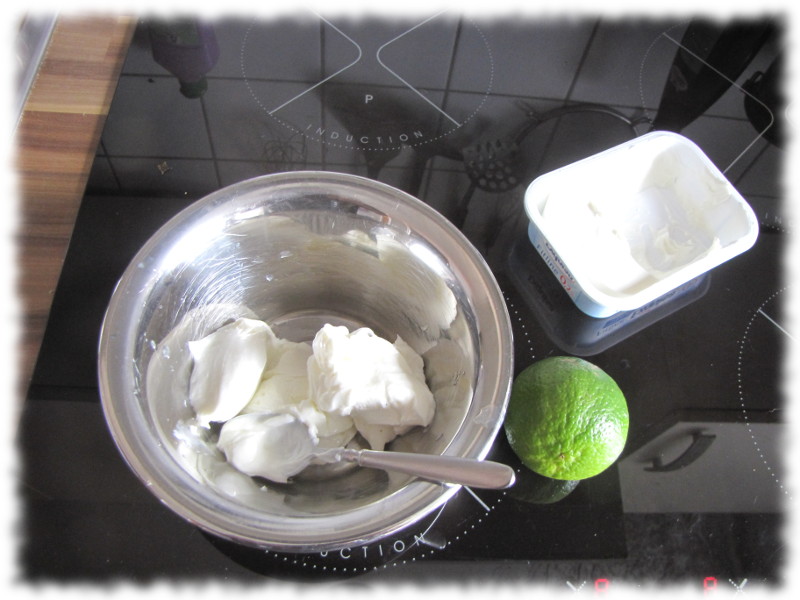 Frischkse und Limette in der Warteschlange.