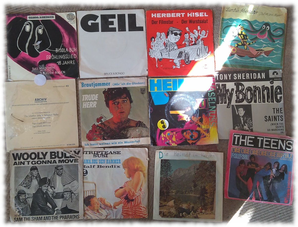 Eine kleine Auswahl  aus meiner Singlesammlung: Georg Kreisler, Bruce and Bongo, Herbert Hisel, Lurchis Abenteuer, Johann Sebastian Bach, Trude Herr, Heino (Acid-Version), Tony Sheridan, Sam the Sham and the Pharaos, Ralf Bendix, Die Heimat im Herzen (Rbezahllied), The Teens 